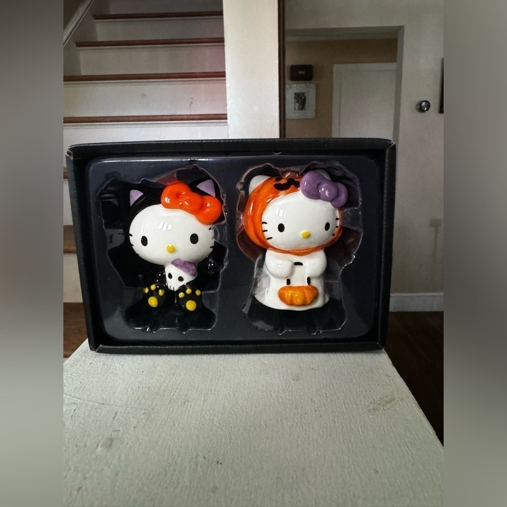 Hello Kitty Halloween Salt & Pepper Shaker Set